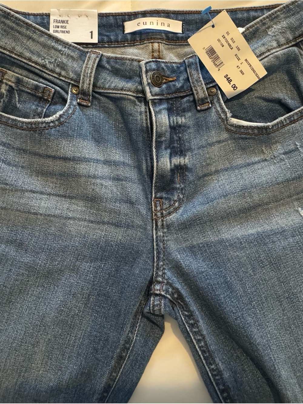 eunina Slim Straight Jeans in Light Blue Denim